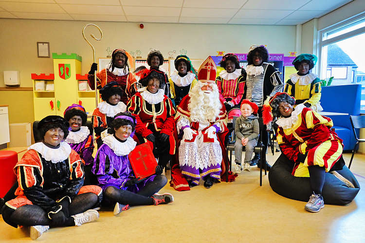 Aankomst van de Sint en zijn Zwarte Pieten in Waarder_096